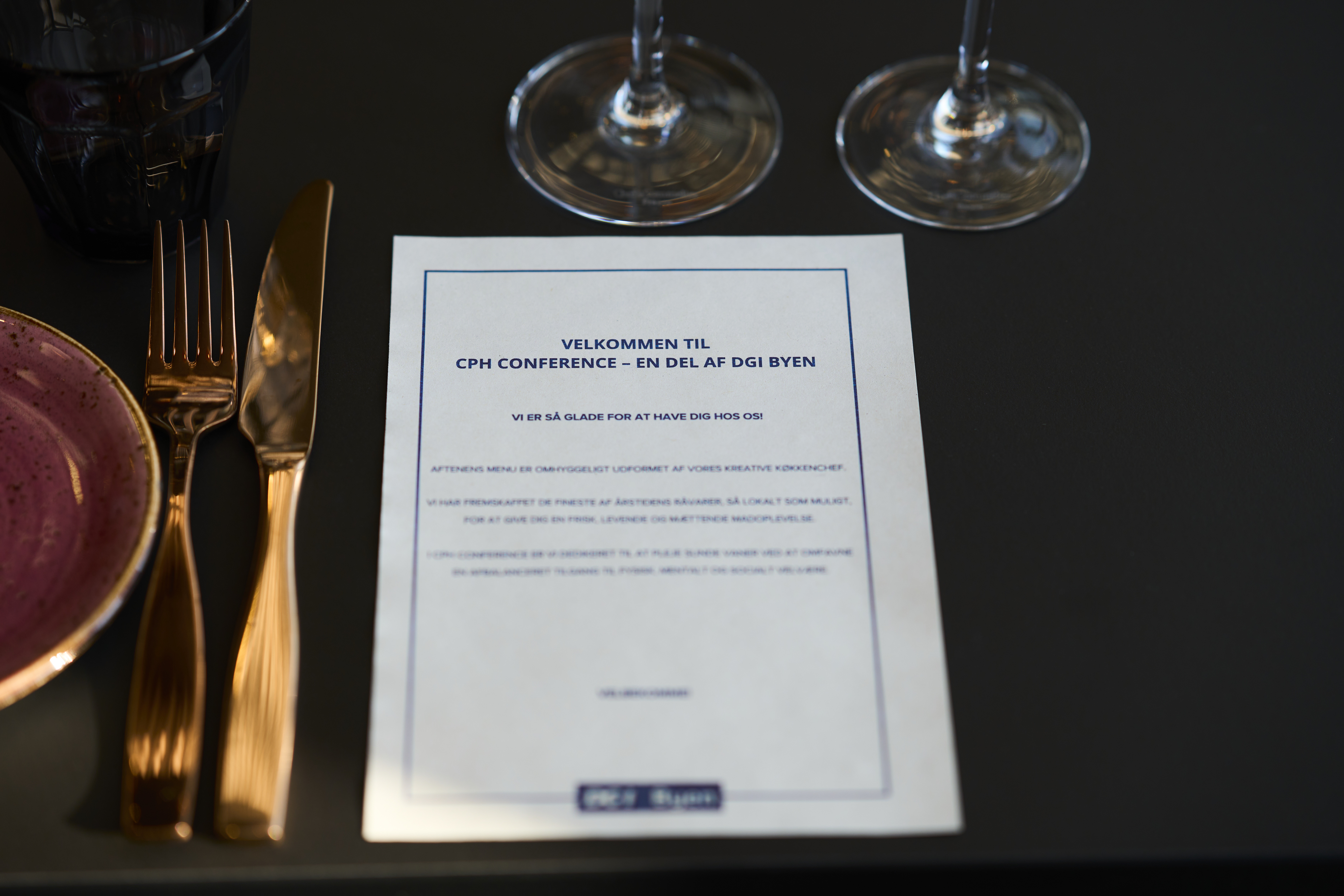 bordopdækning med velkomstbrev på restaurant østerbro