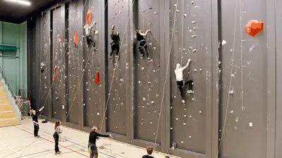 A group climbing DGI Byen's climbing wall