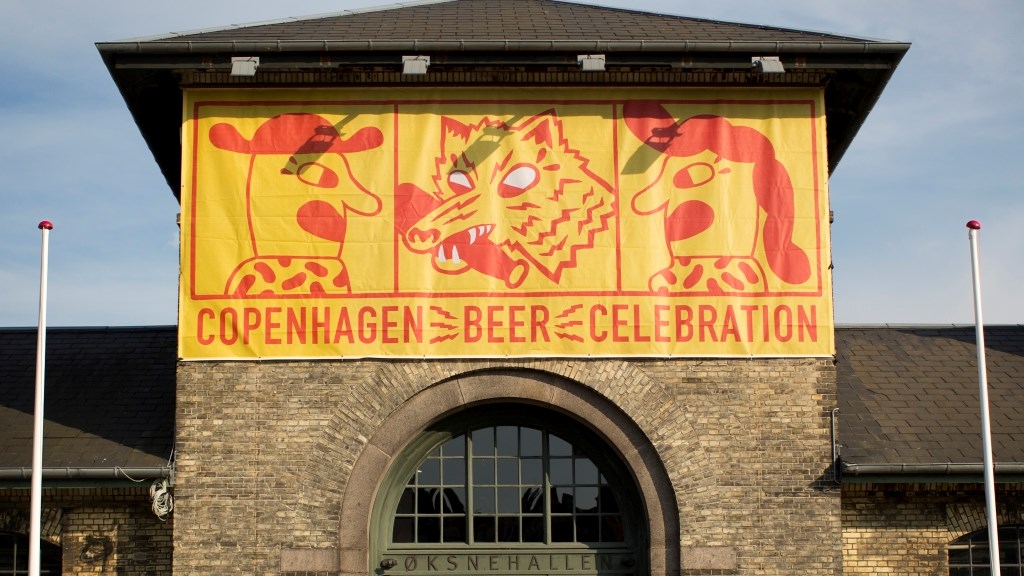 En ulv der drikker en øl