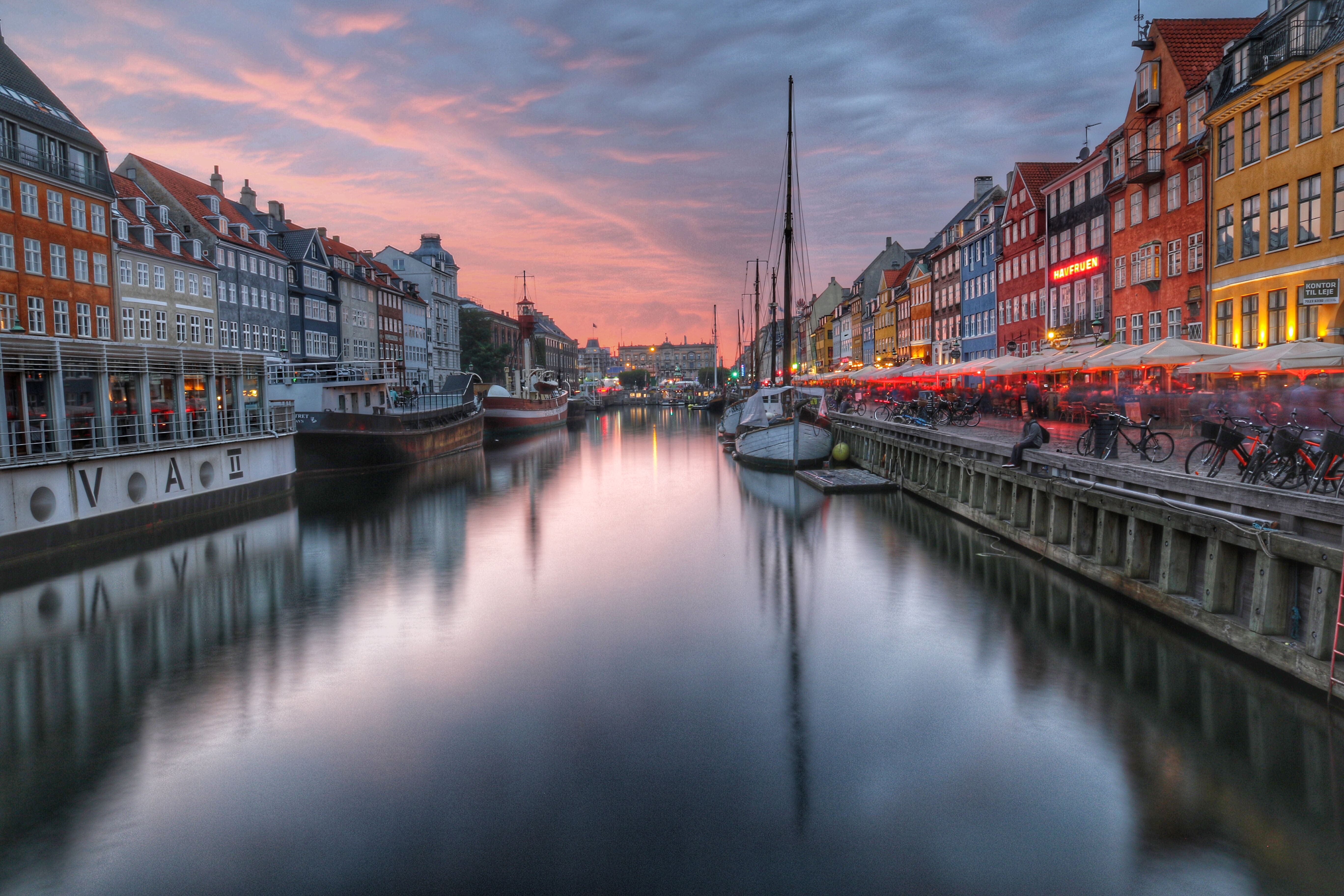 Nyhavn i aftensol