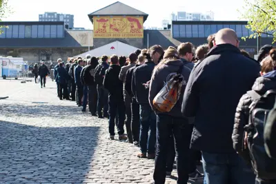 A long line of people for Øksnehallen