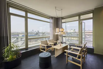 En udsigt over Vesterbro og Kødbyen fra suiten