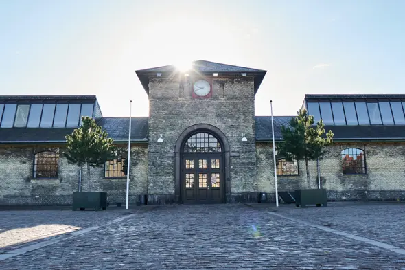 Øksnehallen med sollys