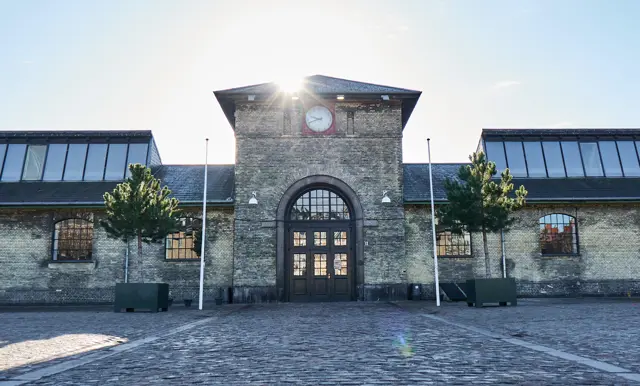 Øksnehallen med sollys