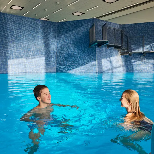 Børn til svømning i Vandkulturhuset